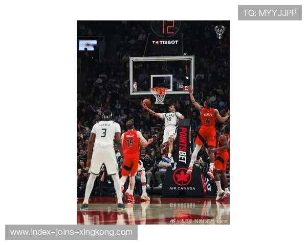 字母哥快攻如龙卷风般袭来,雄鹿大幅领先