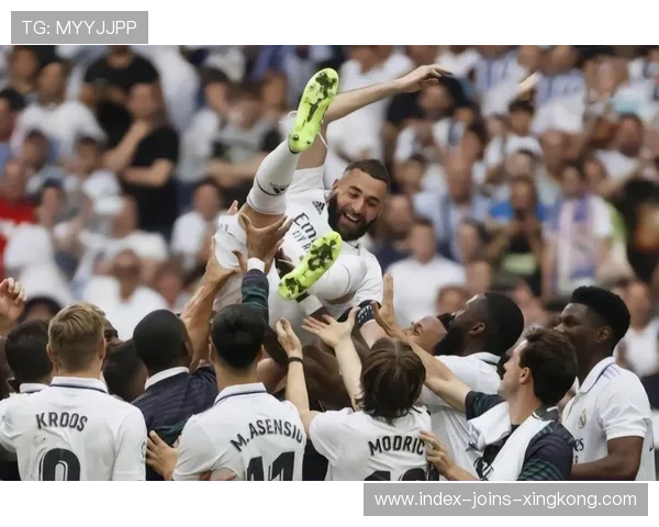 皇马本泽马前场争顶助攻队友破门成就关键时刻：一场关于默契与进攻的解码